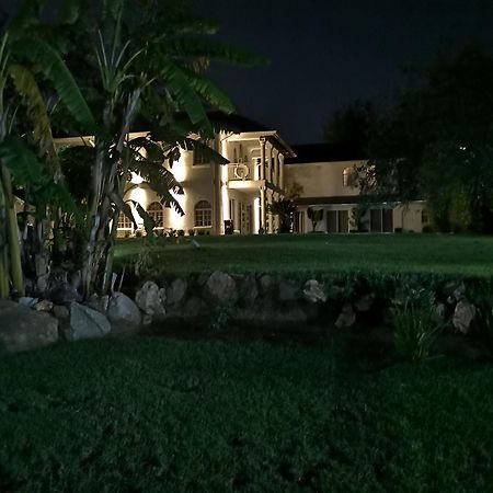 Lotus Guest House Йоханнесбург Экстерьер фото
