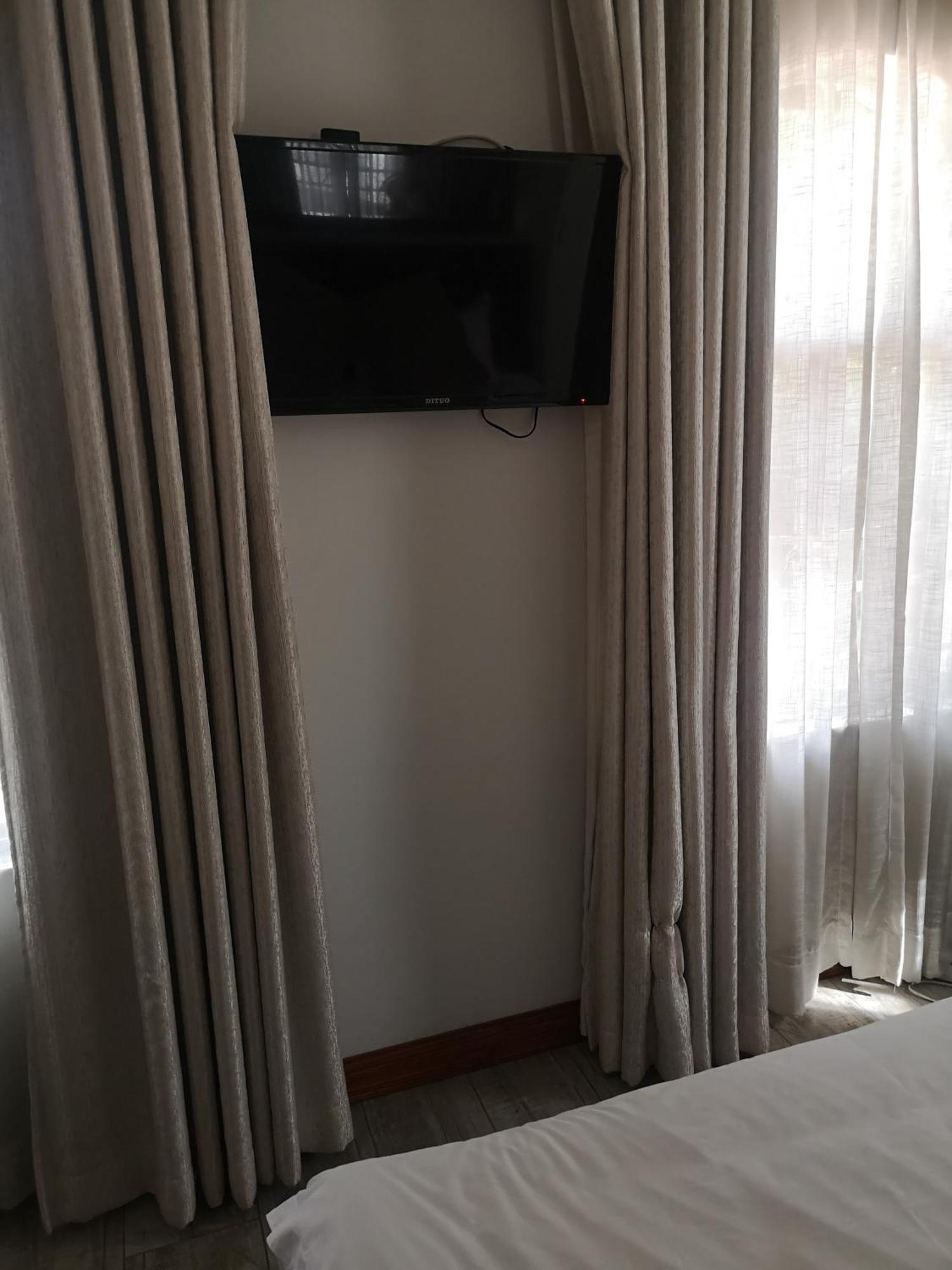 Lotus Guest House Йоханнесбург Экстерьер фото