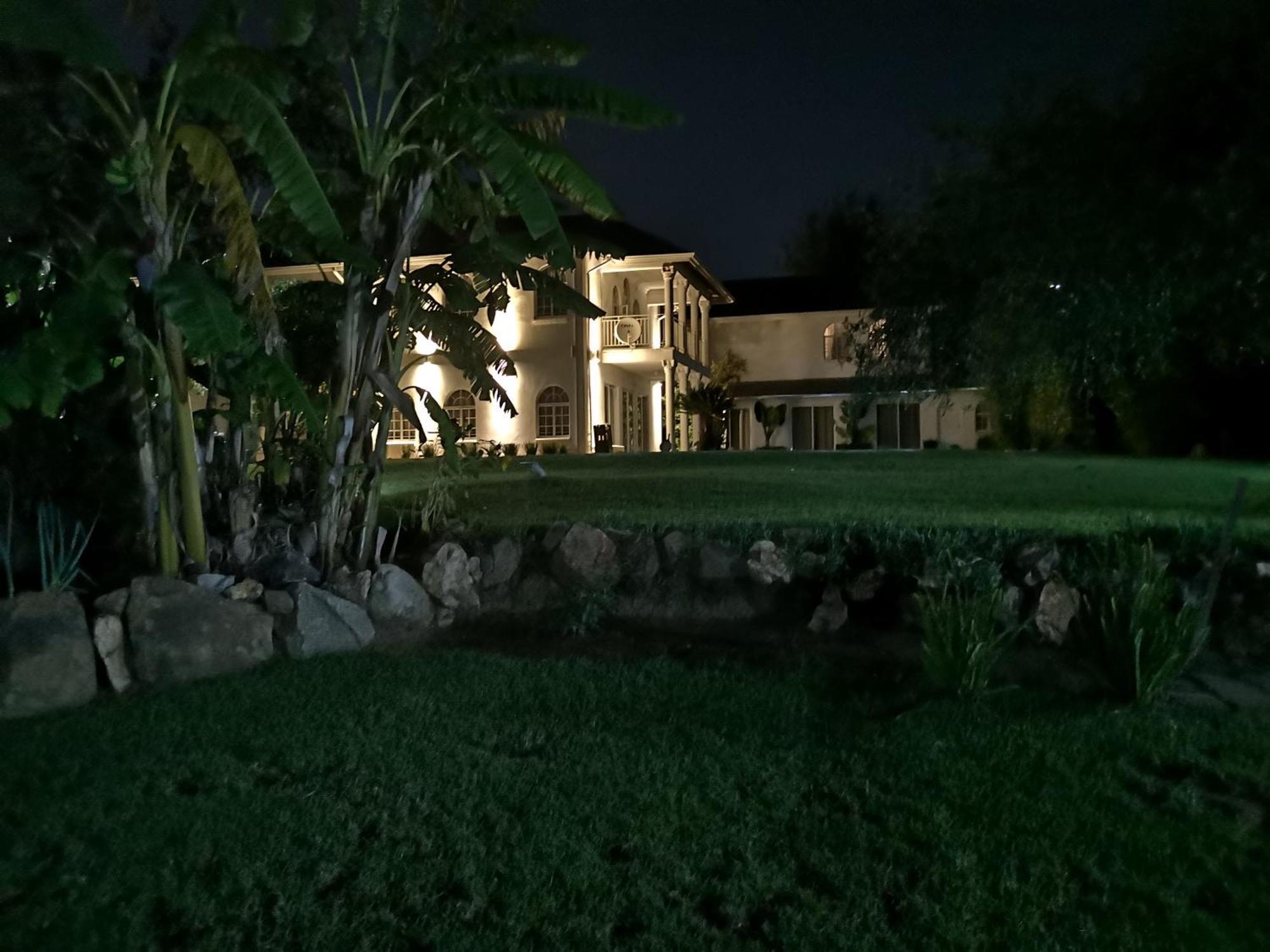 Lotus Guest House Йоханнесбург Экстерьер фото