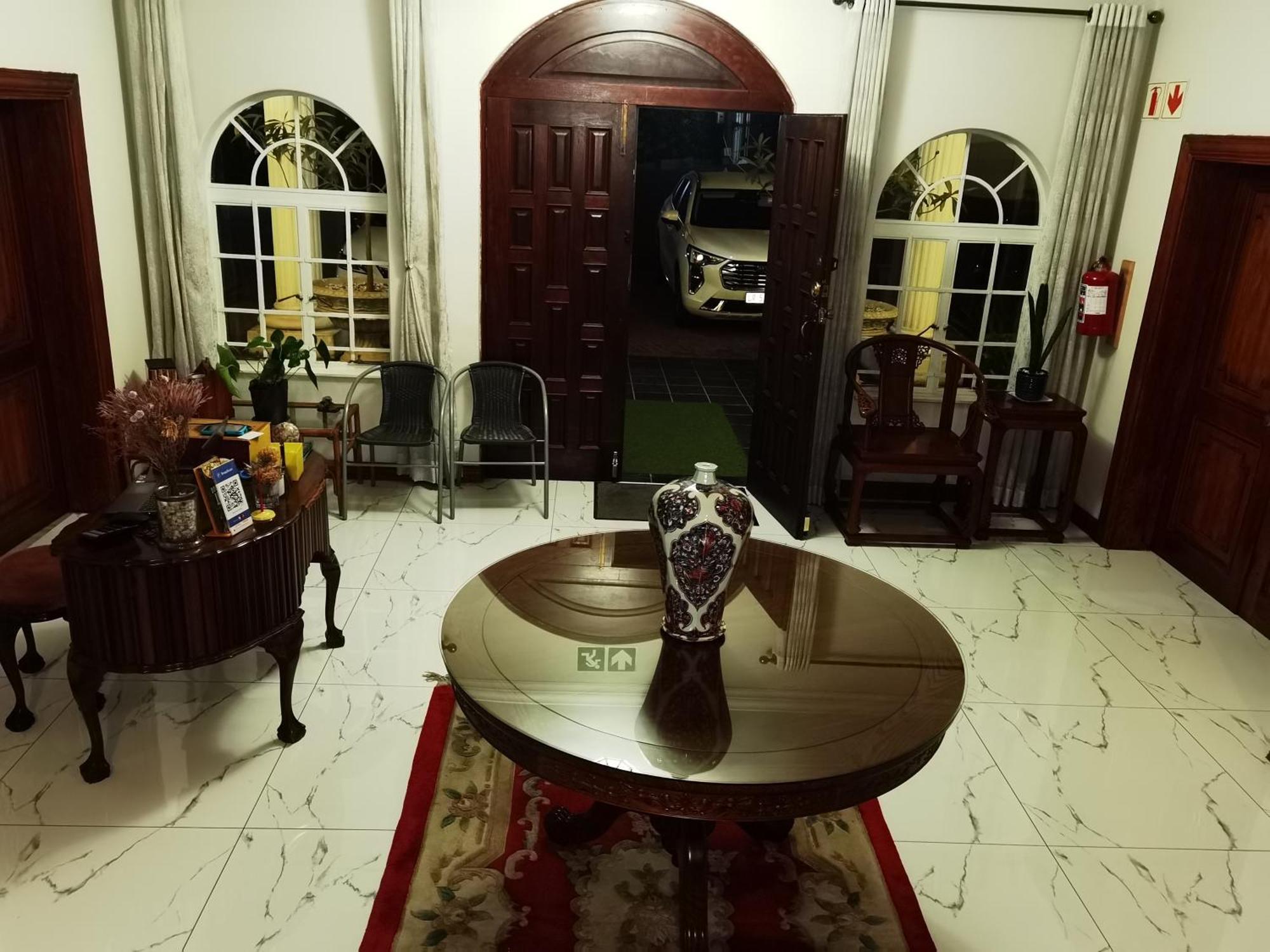 Lotus Guest House Йоханнесбург Экстерьер фото